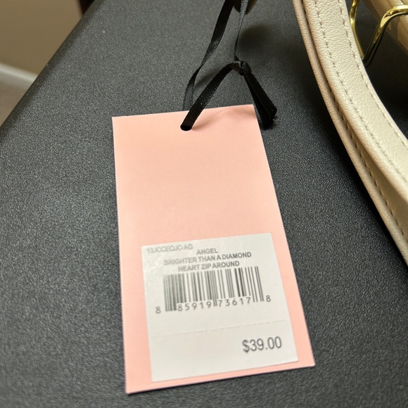 GIFTED Juicy Couture Quilted Heart Wristlet - Picture 3 of 7